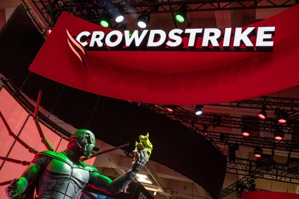 Crowdstrike, storia e affari del colosso della cybersecurity che per un bug ha mandato in blackout il mondo