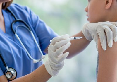 Rendere i vaccini obbligatori ha fatto aumentare le coperture