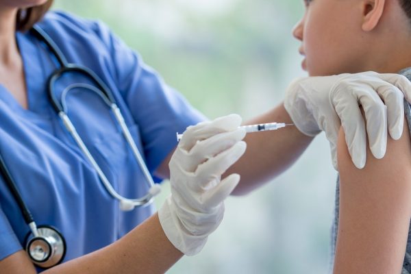 Rendere i vaccini obbligatori ha fatto aumentare le coperture