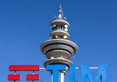 Come cambia Tim, che adesso è una compagnia telefonica senza rete