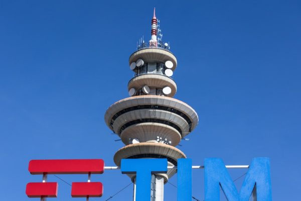 Come cambia Tim, che adesso è una compagnia telefonica senza rete