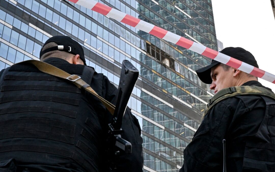 Mosca, cosa sappiamo dell'autobomba esplosa in un parcheggio