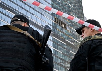 Mosca, cosa sappiamo dell'autobomba esplosa in un parcheggio