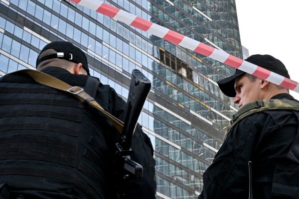 Mosca, cosa sappiamo dell'autobomba esplosa in un parcheggio