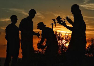 L’Ucraina vuole comandare sciami di droni con l’AI
