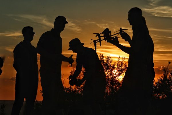 L’Ucraina vuole comandare sciami di droni con l’AI