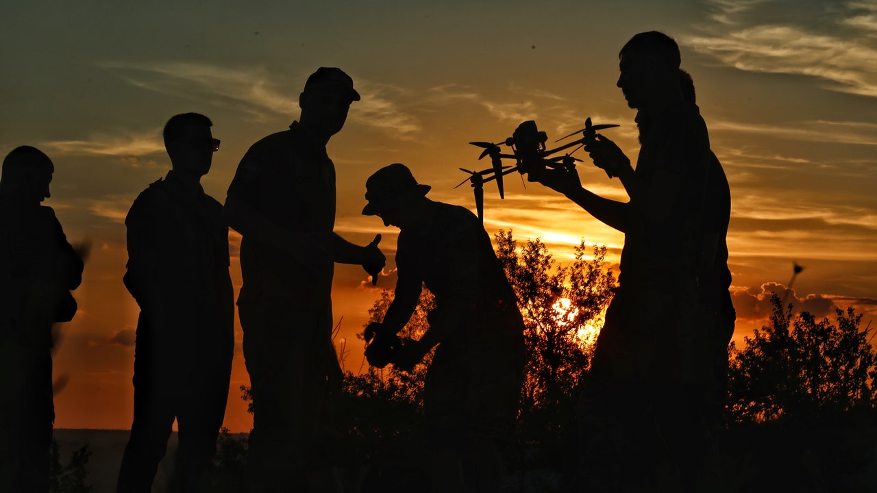 L’Ucraina vuole comandare sciami di droni con l’AI