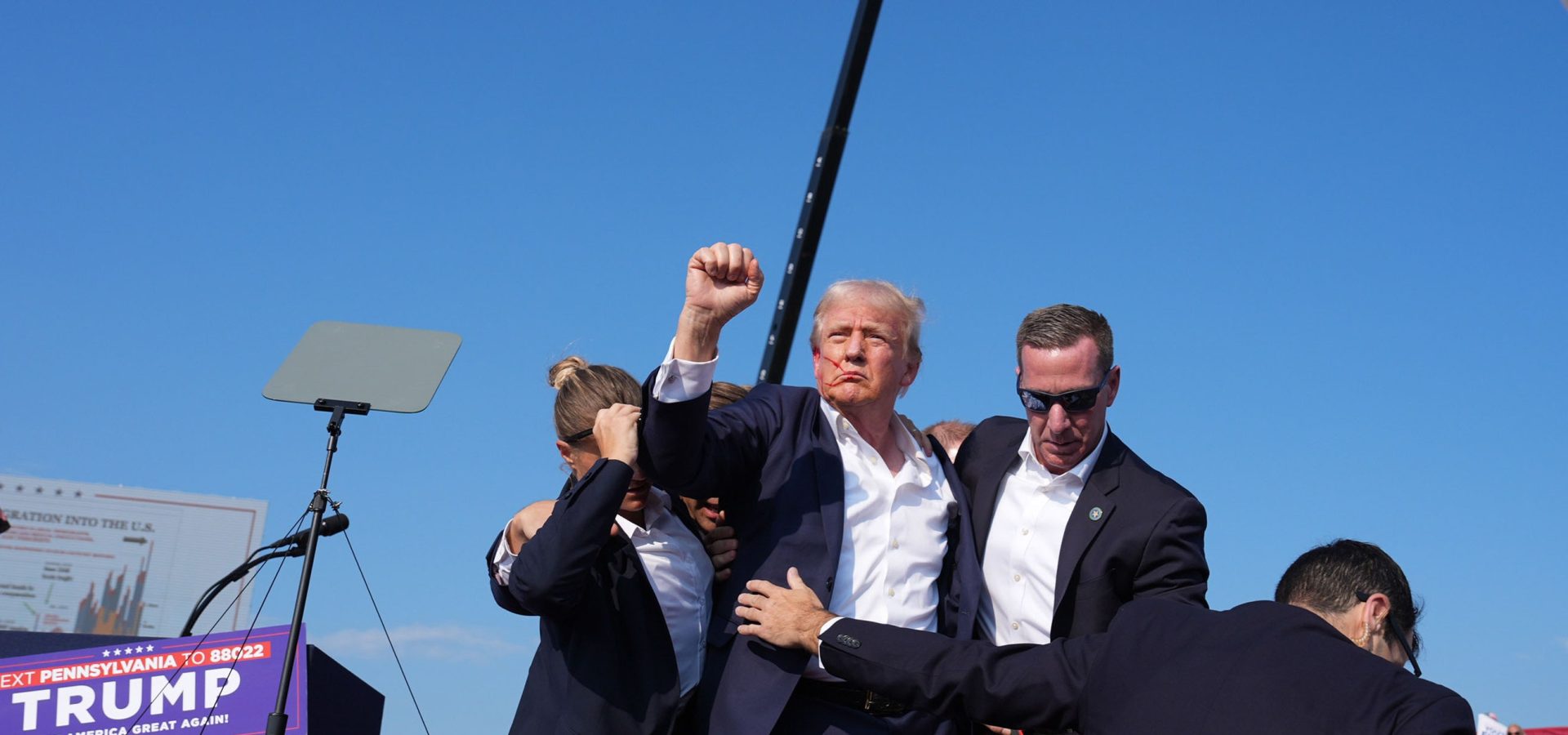 Trump, le immagini dell’attentato e cosa sappiamo finora