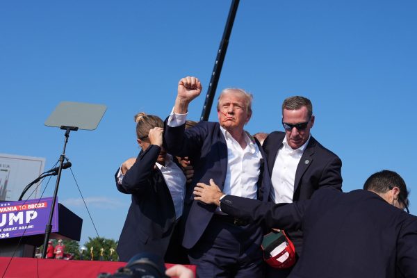 Trump, le immagini dell’attentato e cosa sappiamo finora
