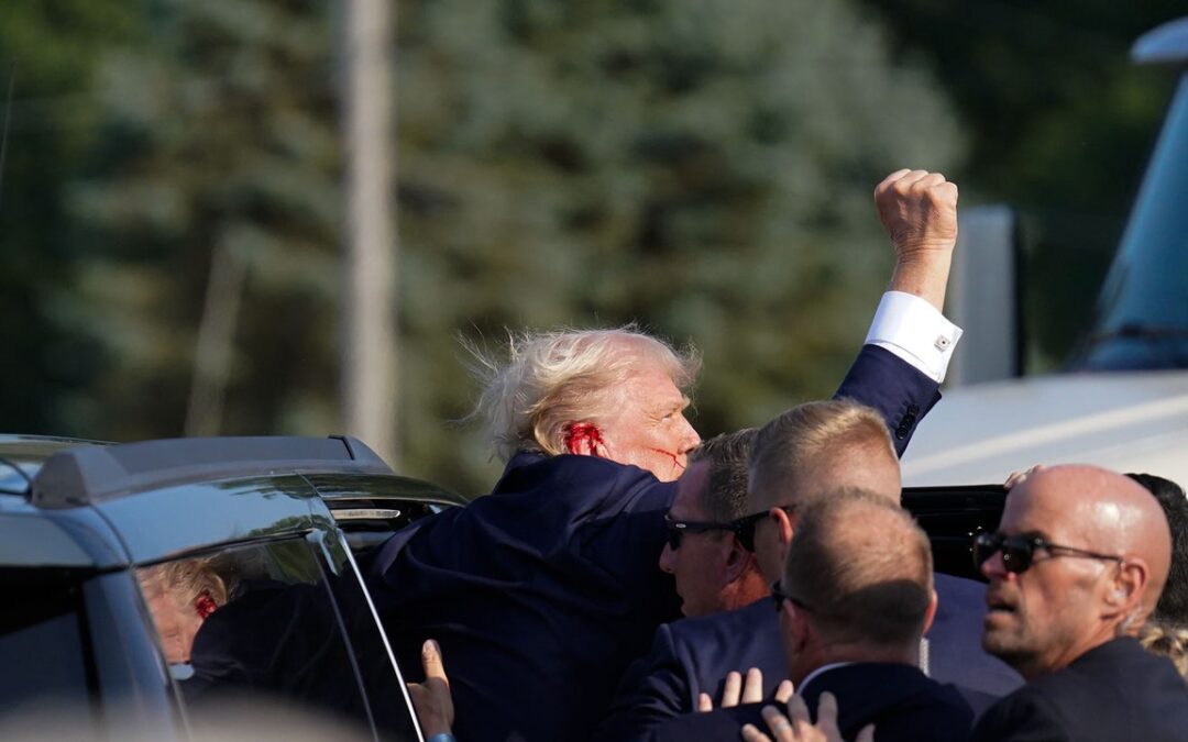 Sneakers Trump, già sold out quelle che celebrano la sopravvivenza di Trump all’attentato