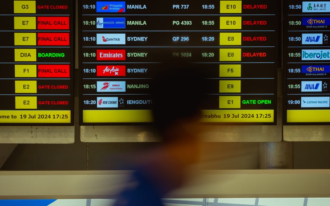 Microsoft down, le immagini dei passeggeri rimasti a terra