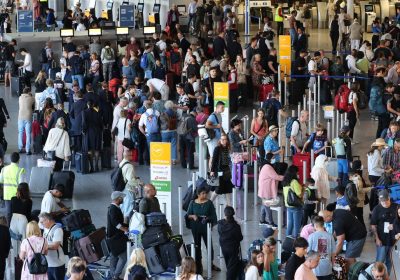 L’aeroporto di Francoforte è stato bloccato da un gruppo di attivisti per il clima