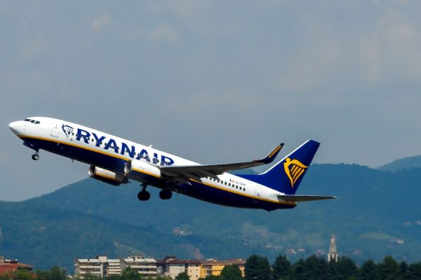 Voli cancellati e partenze in ritardo, cosa succede negli aeroporti in Europa