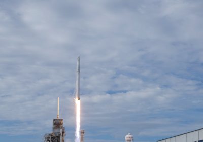 SpaceX, un razzo è esploso nello spazio mentre trasportava alcuni satelliti