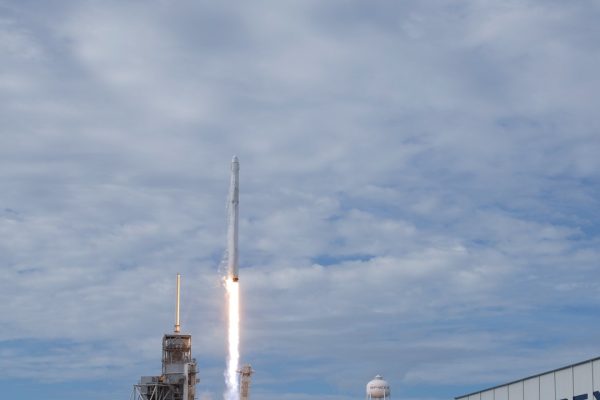 SpaceX, un razzo è esploso nello spazio mentre trasportava alcuni satelliti