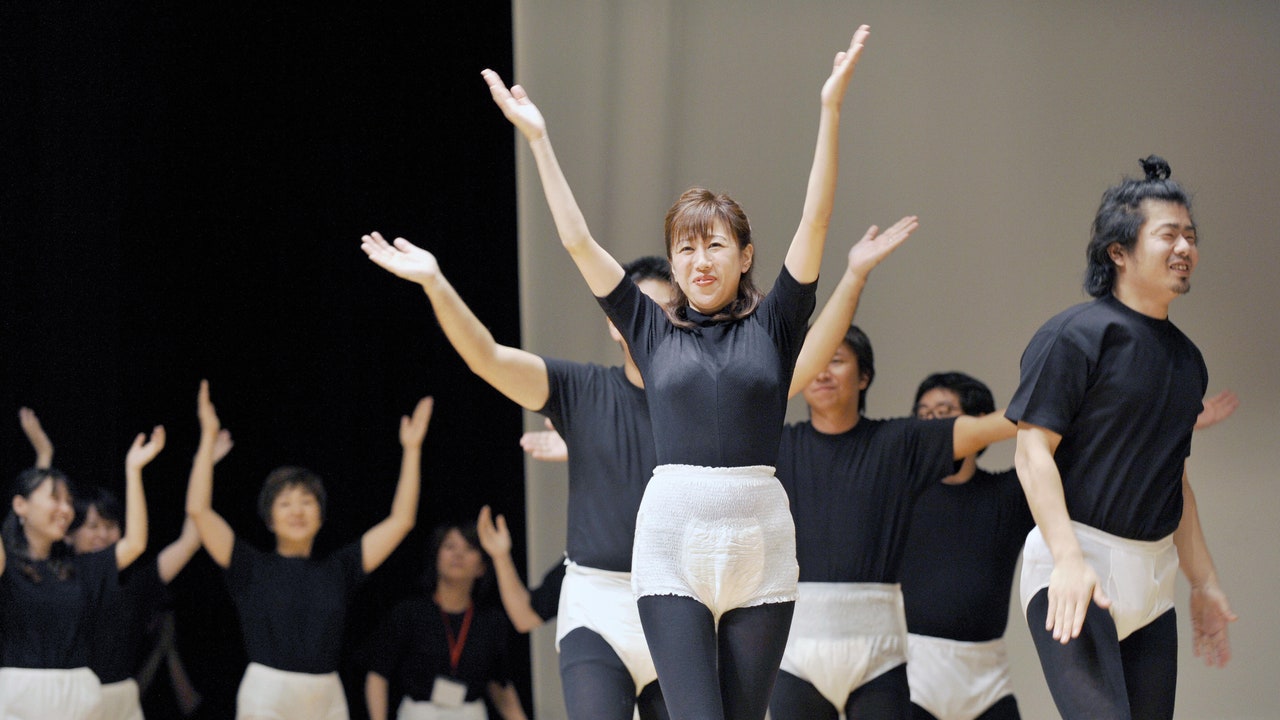 In Giappone le aziende di pannolini cambiano mercato, dai bambini agli anziani