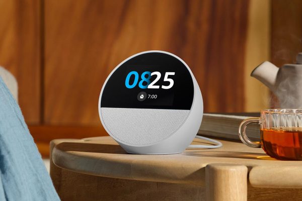 Amazon Echo Spot 2024 tutto nuovo: la sveglia intelligente si fa più smart ad un prezzo incredibile!