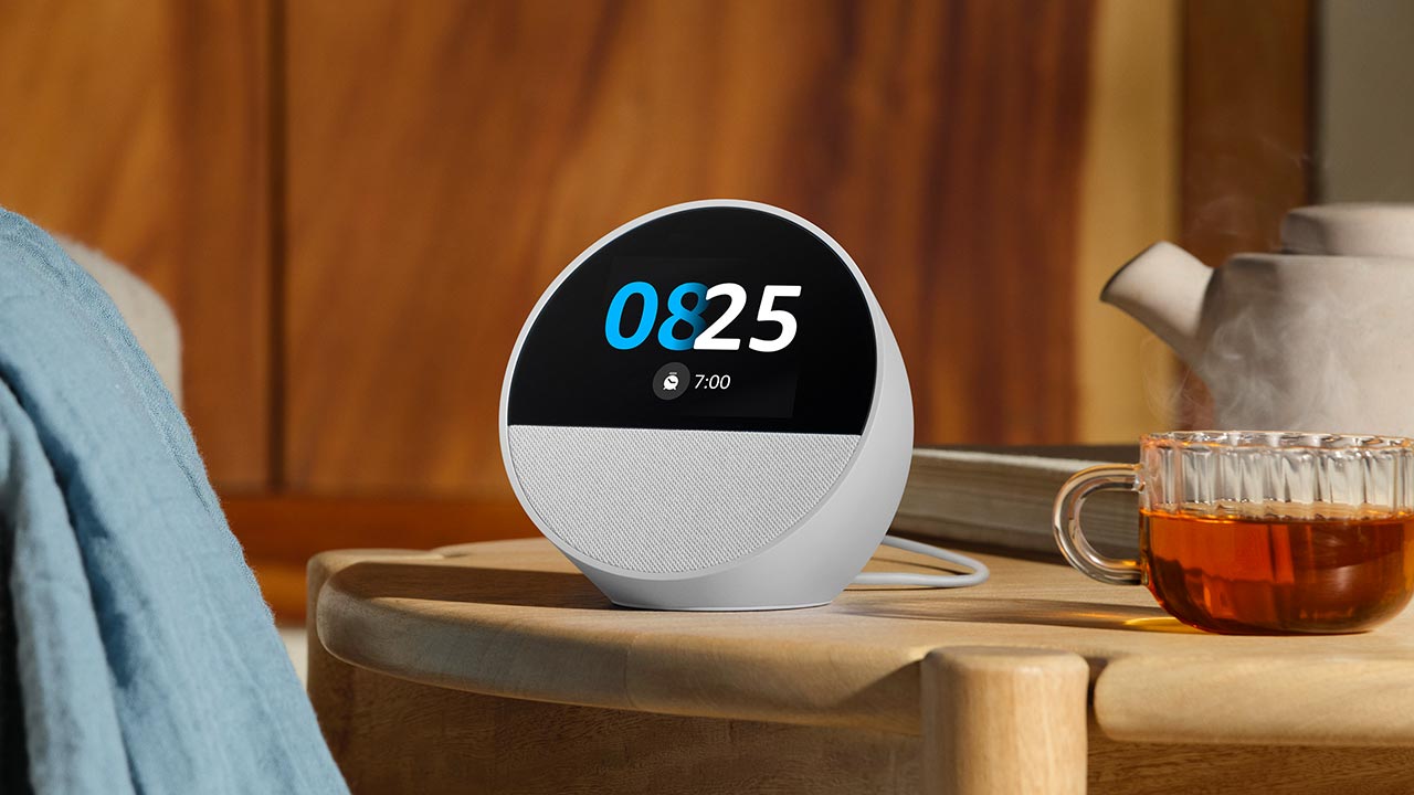 Amazon Echo Spot 2024 a 54,99€ invece che 94,99€ è ottimo, anche per un regalo