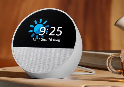 Echo Spot è il nuovo smart display Amazon che puoi tenere sul comodino
