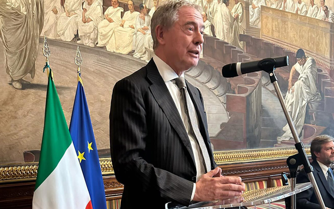 Il ministro Urso: "il governo ha fatto la sua parte, Stellantis no". Minaccia di togliere le risorse PNRR