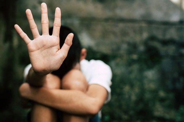 Apple accusata dall'NSPCC di sottostimare i casi di abusi su minori sulle sue app