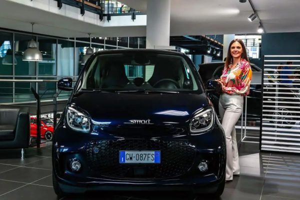 Consegnata l'ultima smart Fortwo, addio dopo 25 anni di storia