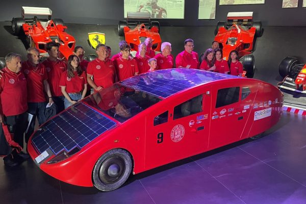 Emilia 5: dall'Italia un nuovo prototipo di auto a energia solare con 5 metri di pannelli fotovoltaici