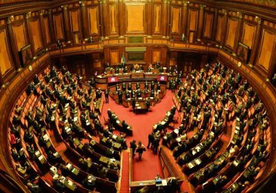 Lega, l’assurda proposta di legge di vietare l’uso del femminile per indicare cariche e atti pubblici