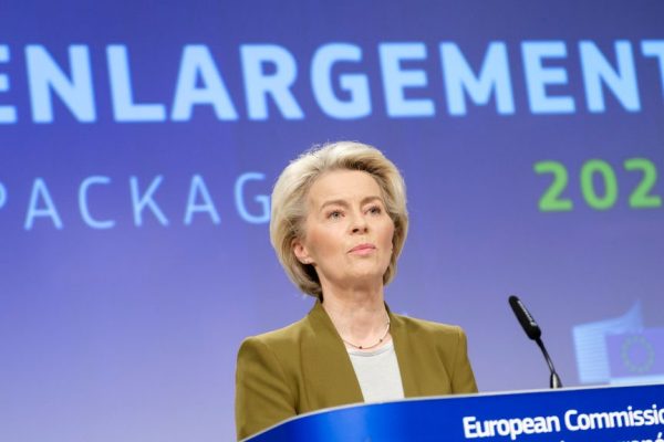 Sui vaccini Covid-19 la Commissione europea è stata non è stata abbastanza trasparente nell’acquisto