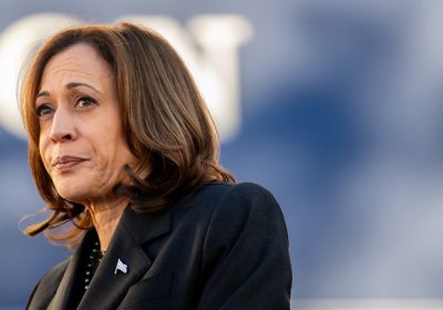 Kamala Harris, gli attacchi sessisti e razzisti dell’estrema destra