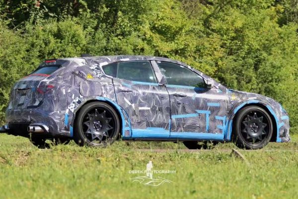 I prototipi della nuova Ferrari completamente elettrica proseguono i test a Maranello