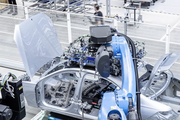 Wired 20-35: la sfida tech dell’auto elettrica impone di correre