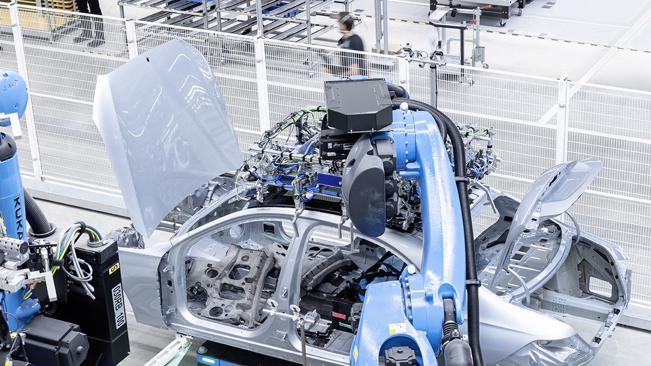 Wired 20-35: la sfida tech dell’auto elettrica impone di correre