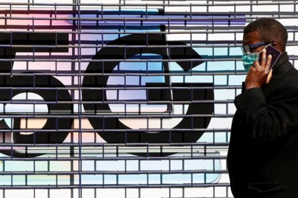 Il 5G costa sempre meno in Italia: prezzi ridotti di oltre un terzo rispetto al 2021