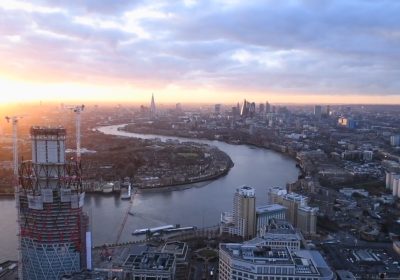 Il Regno Unito riporta al 2030 il divieto di vendita di auto endotermiche