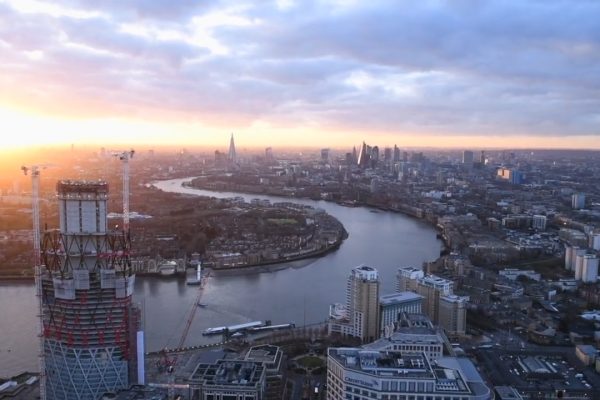 Il Regno Unito riporta al 2030 il divieto di vendita di auto endotermiche