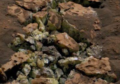Il rover NASA Curiosity ha trovato dei cristalli di zolfo puro su Marte, per caso