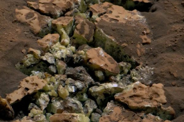 Il rover NASA Curiosity ha trovato dei cristalli di zolfo puro su Marte, per caso