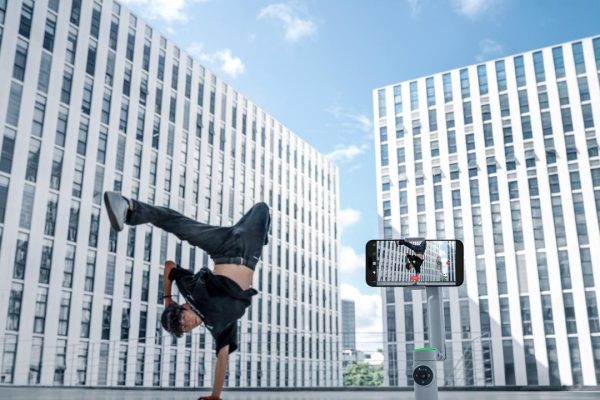 Insta360 Flow Pro, il gimbal per iPhone con tracciamento AI