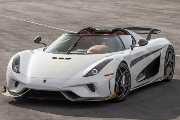 Altman al volante della Koenigsegg Regera da 5 mln di dollari