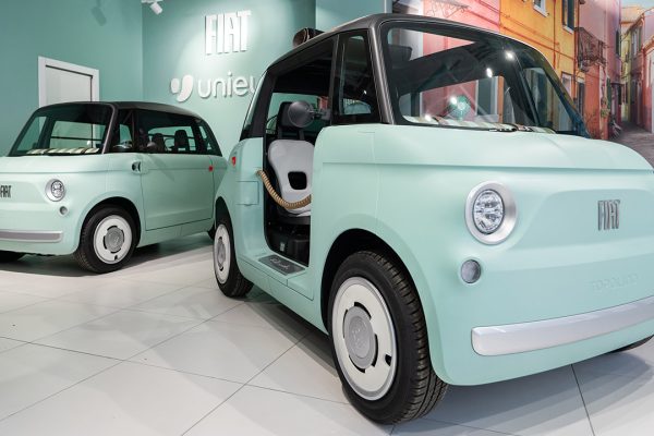 La Fiat Topolino ora si compra anche da Unieuro, abbiamo visto la prima showroom