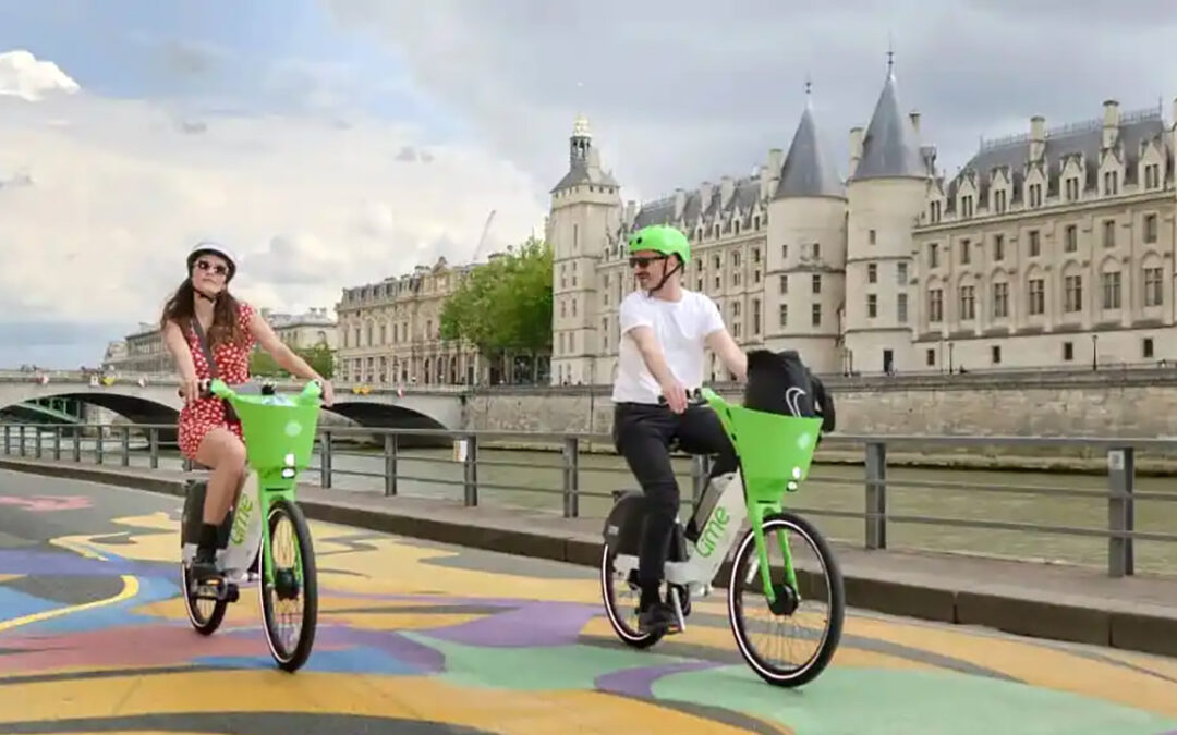 La soluzione di Parigi al traffico delle Olimpiadi: 60 km di ciclabili con colore specifico