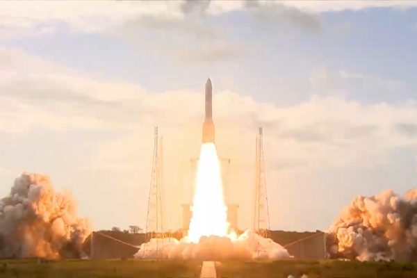 Oggi è stato lanciato per la prima volta il razzo spaziale europeo Ariane 6 [AGGIORNAMENTO]