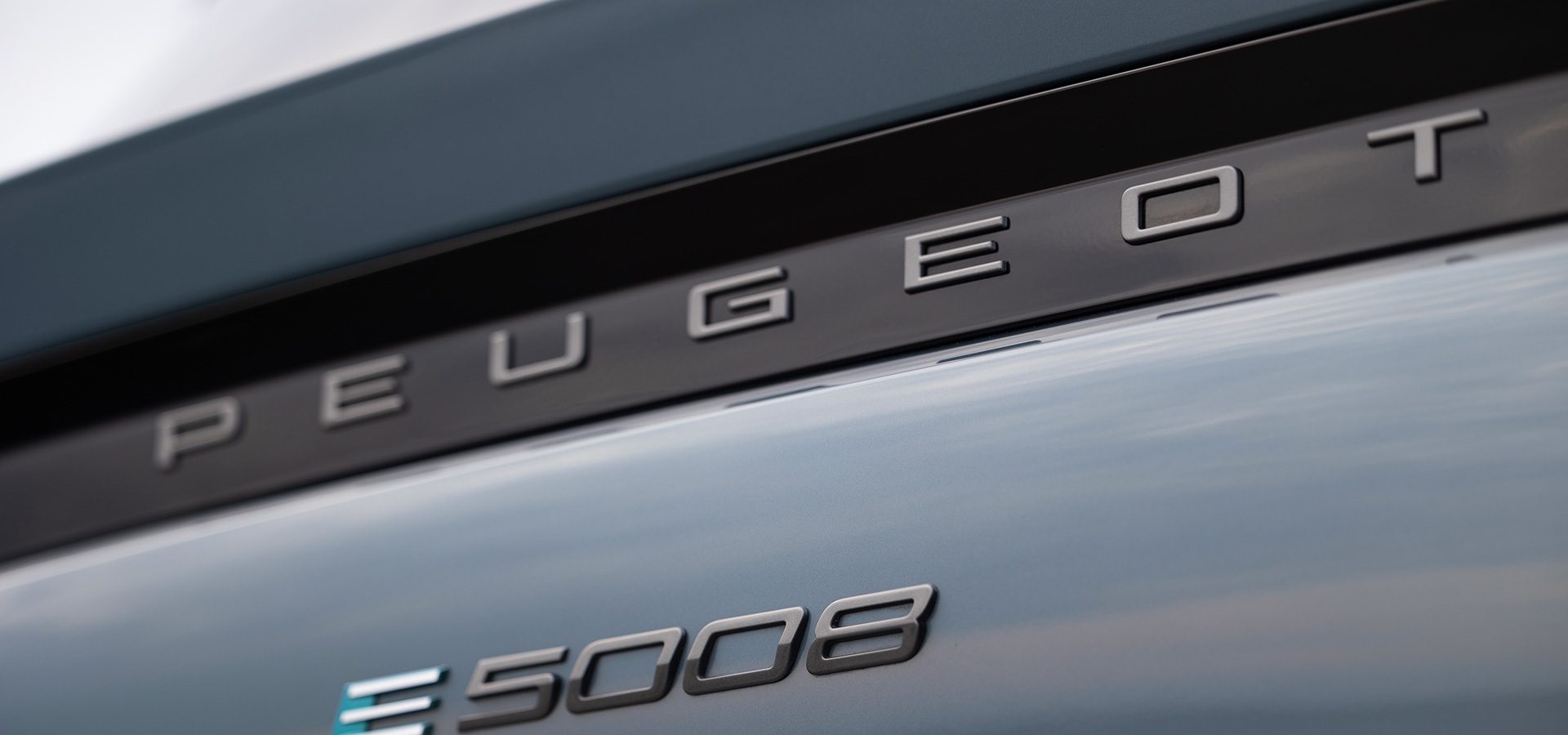 Peugeot E-5008, la 7 posti tutta elettrica