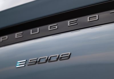 Peugeot E-5008, la 7 posti tutta elettrica