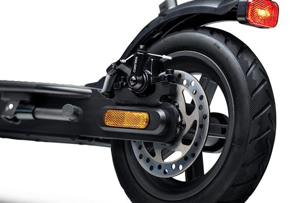 Questo monopattino elettrico Nilox S1 E-Scooter con motore da 350 W costa solo 235€ su Amazon