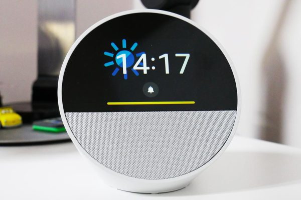 Recensione Amazon Echo Spot 2024: la sveglia intelligente si fa ancora più bella