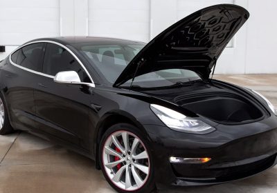 Richiamo per 1,8 milioni di veicoli Tesla, ma è sempre un aggiornamento software