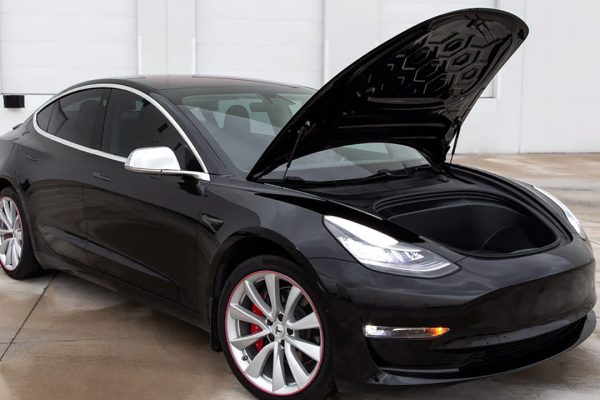 Richiamo per 1,8 milioni di veicoli Tesla, ma è sempre un aggiornamento software