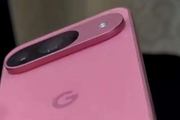 Google Pixel 9 si mostra in video con schermo acceso